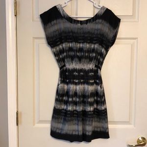Super cute dress with pockets and exposed zipper